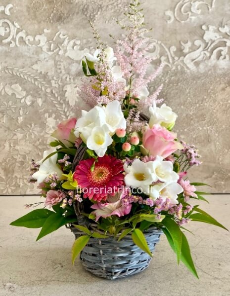 Cesto fiorito colore rosa Cesto fiorito colore rosa