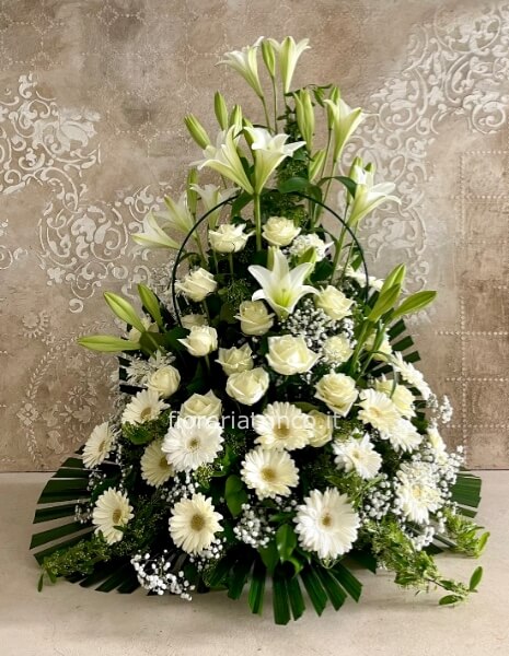 Cesto funebre fiori bianchi Cesto funebre fiori bianchi